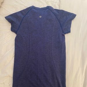 Lululemom short sleeve shirt / navy blue / size 4